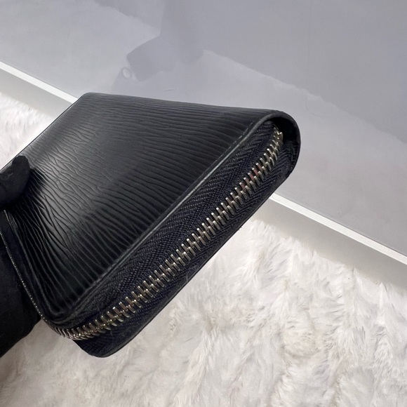 LOUIS VUITTON-CA0123 Black Epi Leather Zippy Wallet - Picture 6 of 14